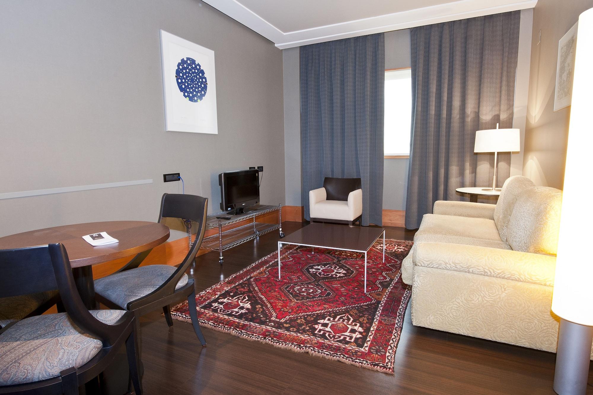 Gran Hotel Lakua Vitoria-Gasteiz Exterior foto A living room
