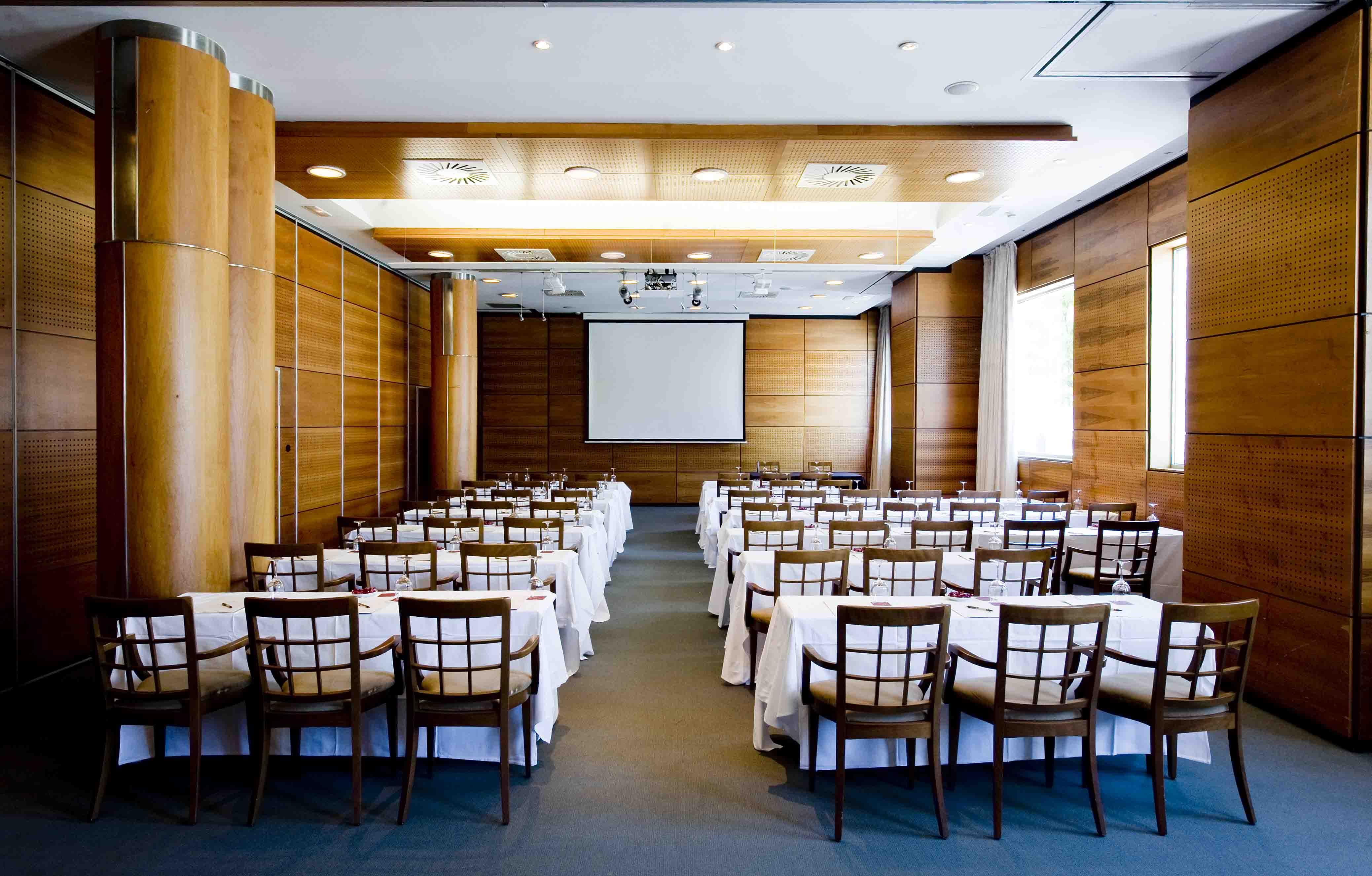 Gran Hotel Lakua Vitoria-Gasteiz Exterior foto The conference room