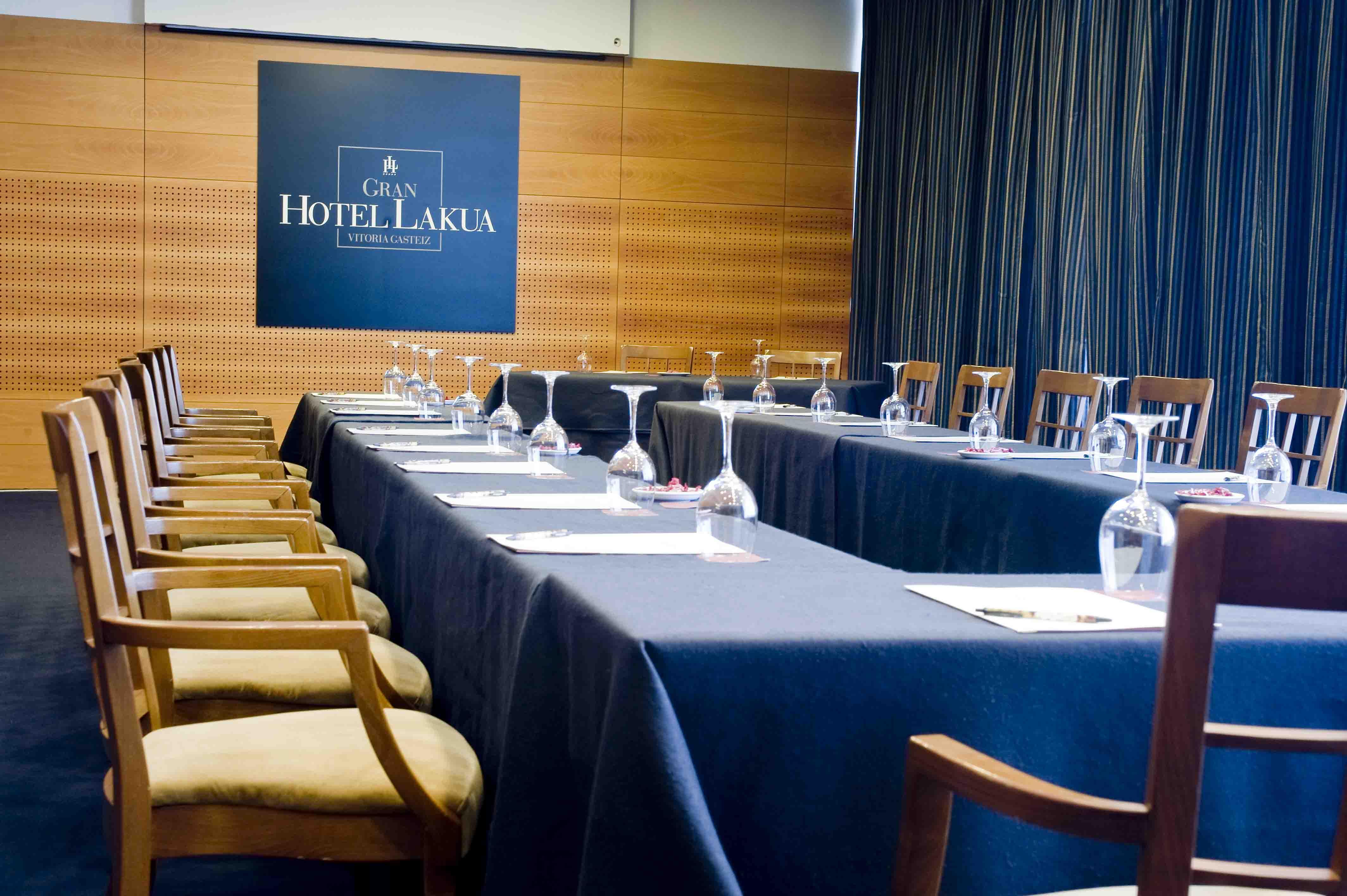 Gran Hotel Lakua Vitoria-Gasteiz Exterior foto Meeting room