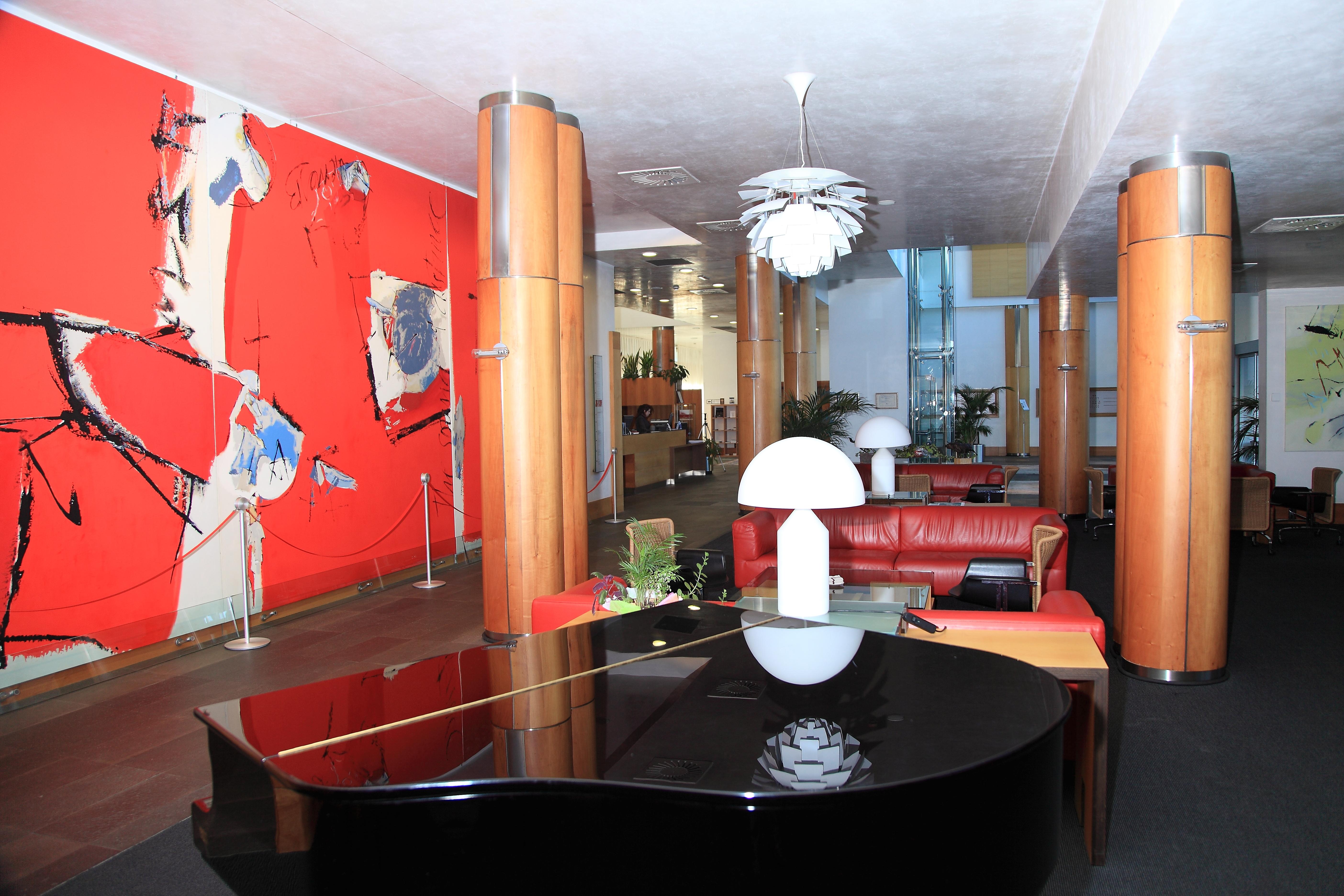 Gran Hotel Lakua Vitoria-Gasteiz Exterior foto The lobby of the hotel
