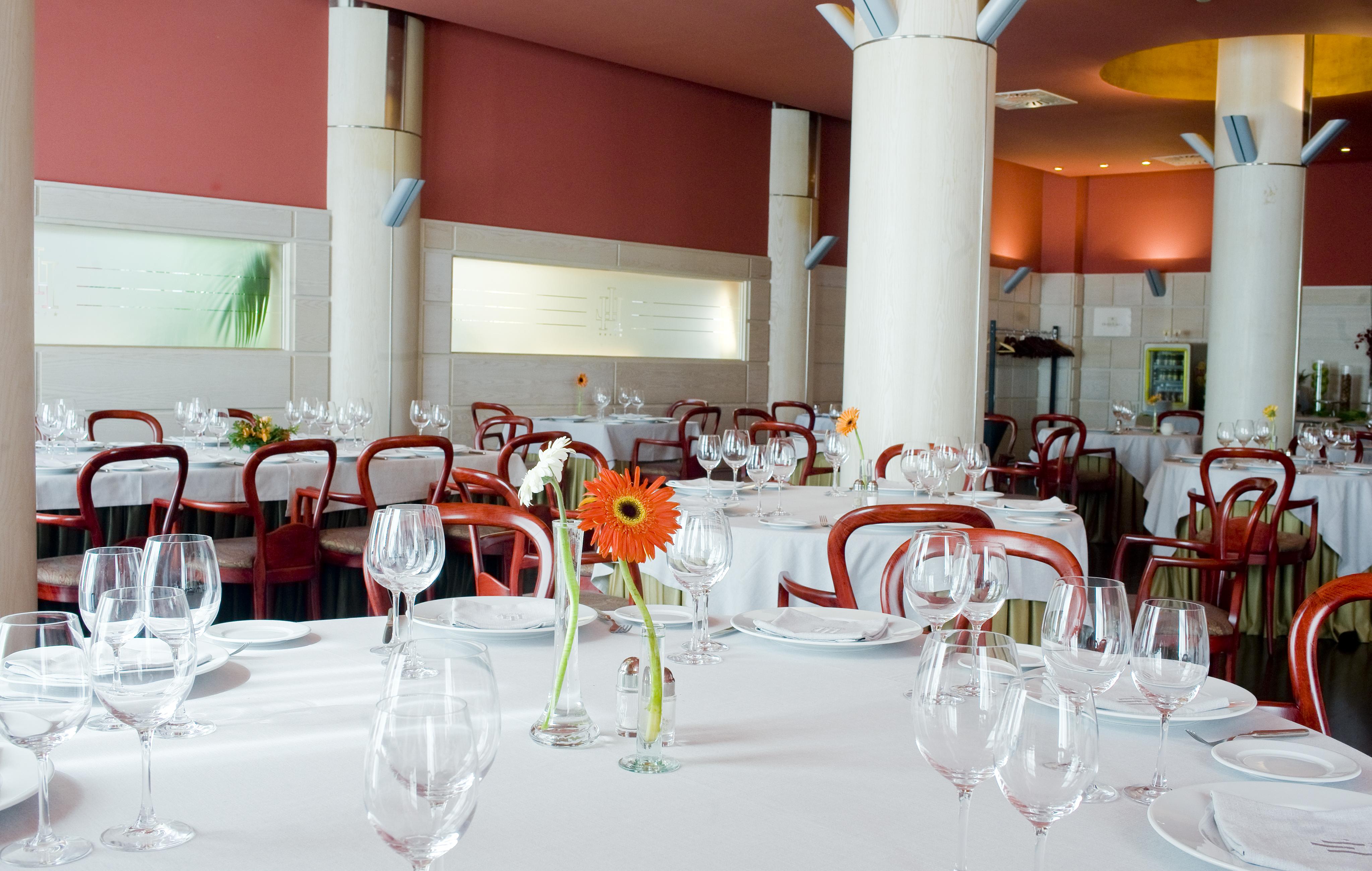 Gran Hotel Lakua Vitoria-Gasteiz Exterior foto Restaurant