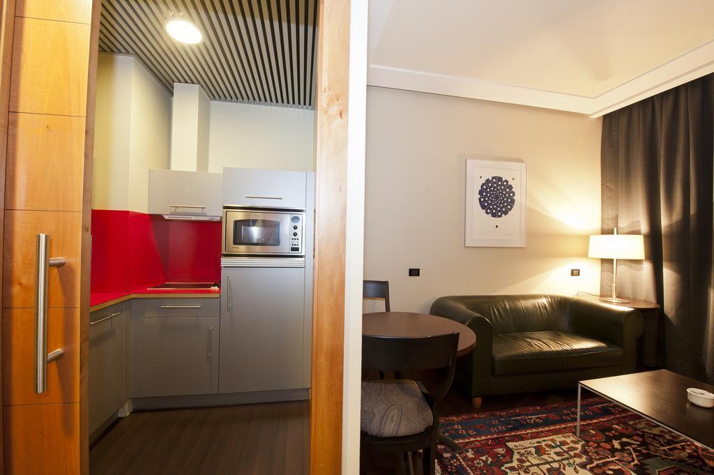 Gran Hotel Lakua Vitoria-Gasteiz Exterior foto A studio apartment in London